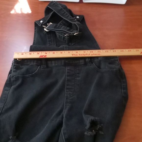 Ling Collection junior sz Lg black raw hem distressed overall shorts / - Picture 8 of 12